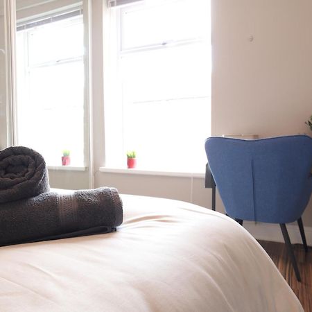 2-Bedroom, Free Parking, High Speed Wi-Fi, Swinton Manchester Luaran gambar