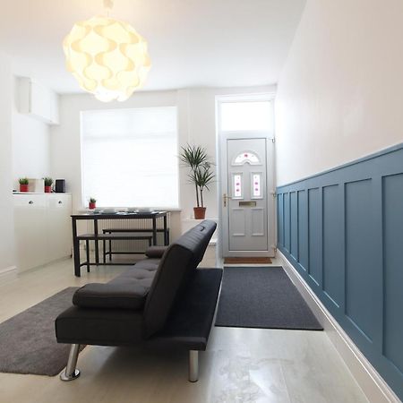 2-Bedroom, Free Parking, High Speed Wi-Fi, Swinton Manchester Luaran gambar