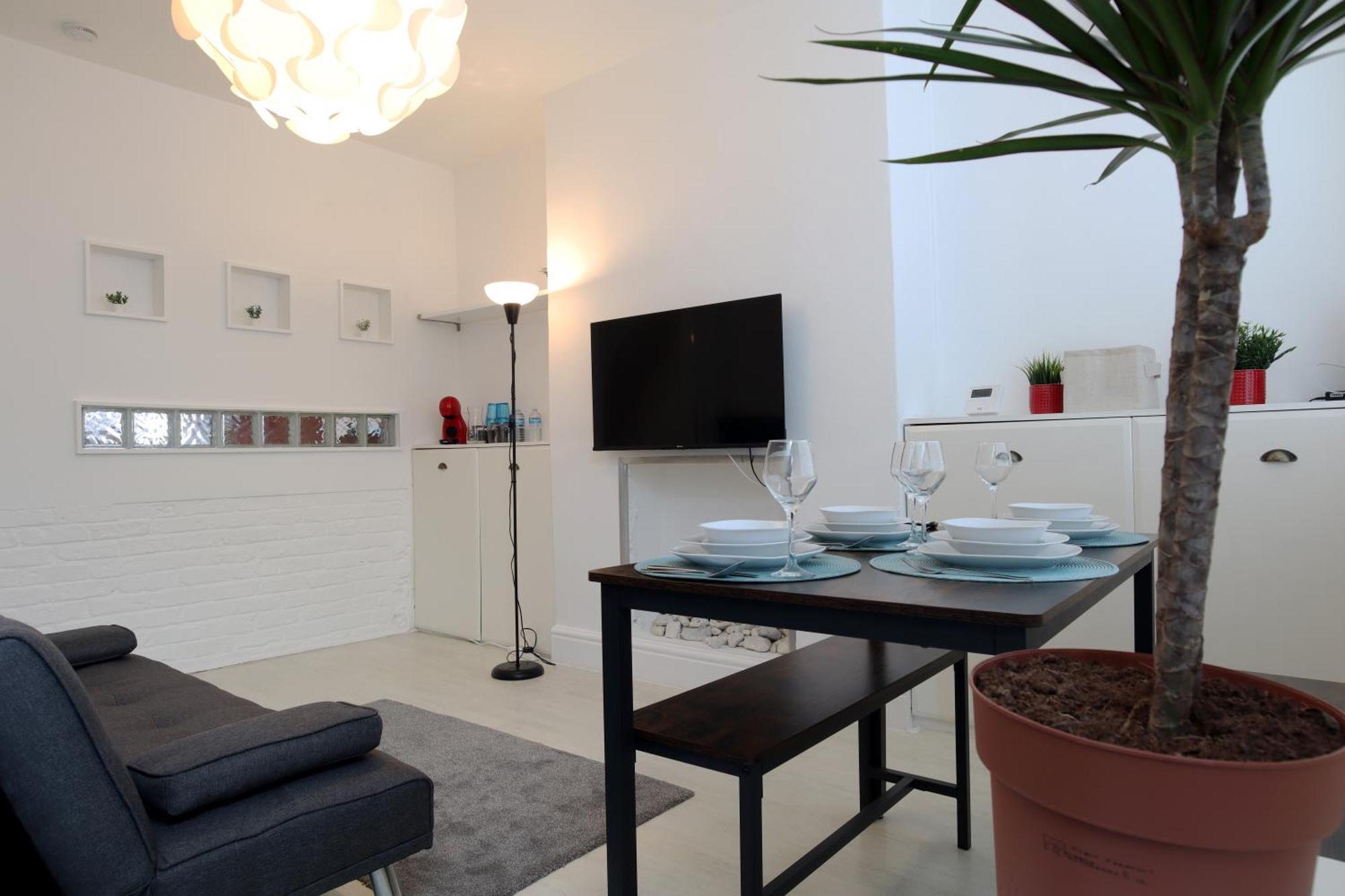 2-Bedroom, Free Parking, High Speed Wi-Fi, Swinton Manchester Luaran gambar