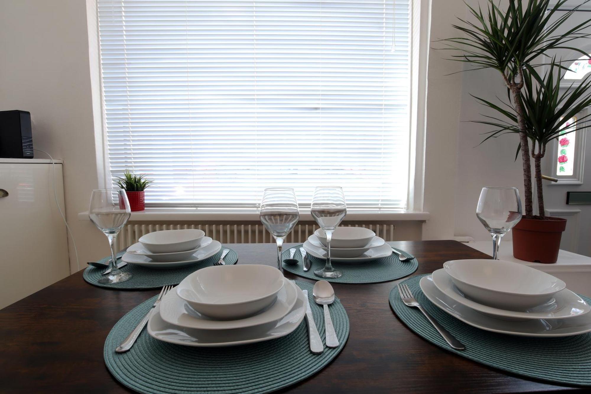 2-Bedroom, Free Parking, High Speed Wi-Fi, Swinton Manchester Luaran gambar